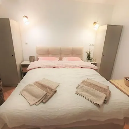 Maja Feels Like Daire Üsküp